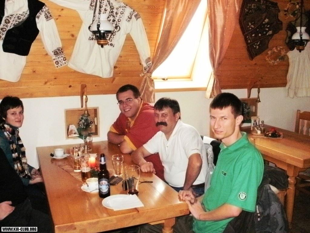 Naše malá skupinka beze mne při čekání na papú