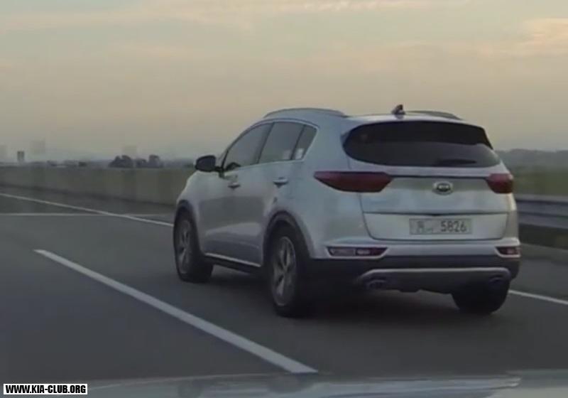 Kia Sportage 2016 videoscreen 01 800 600