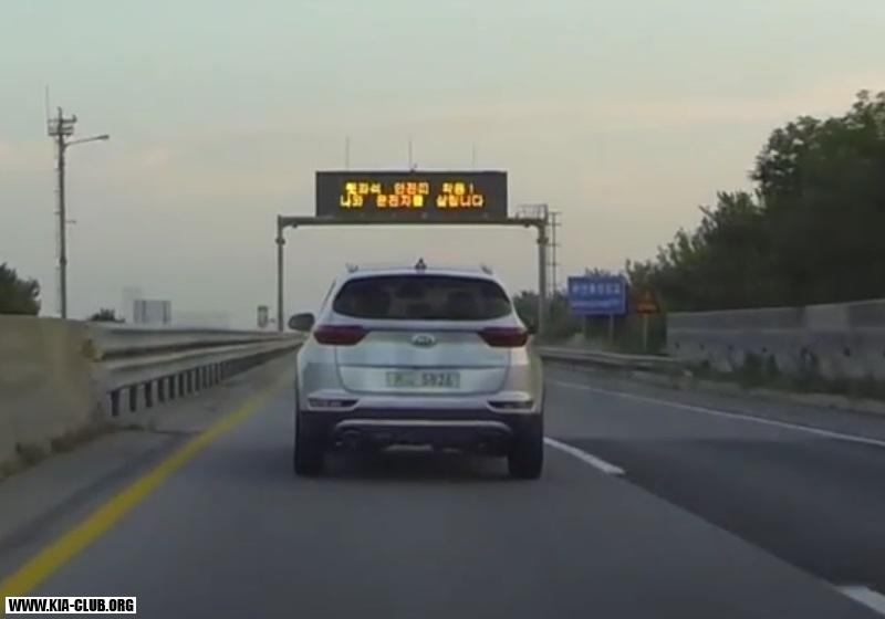 Kia Sportage 2016 videoscreen 02 800 600